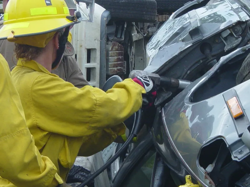 air chisel cutting door of accident vehicle picture